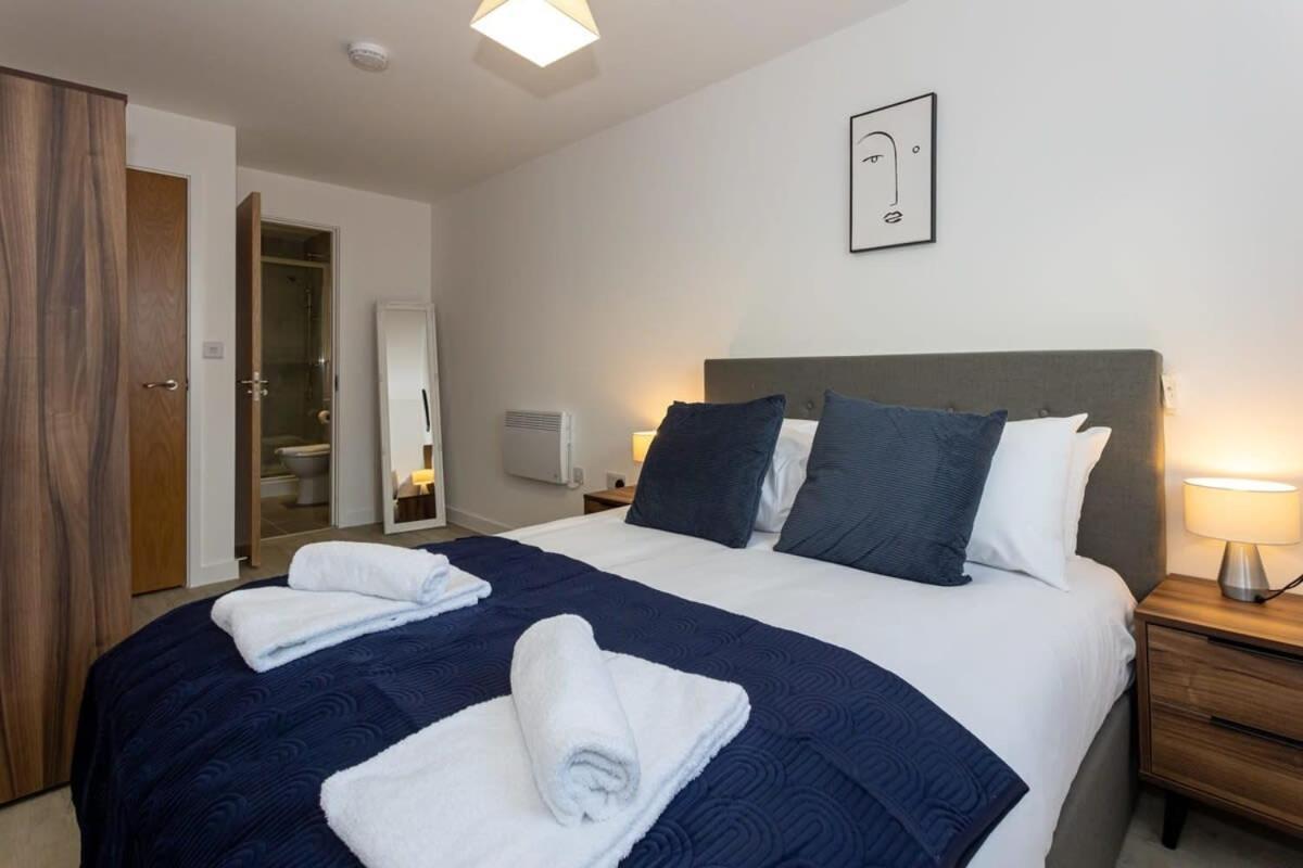 Modern 2 Bed Salford Apartment Stunning Views マンチェスター エクステリア 写真