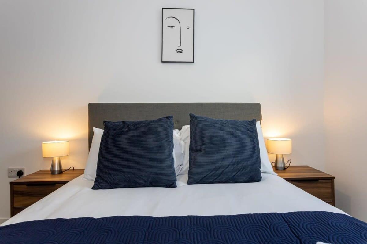Modern 2 Bed Salford Apartment Stunning Views マンチェスター エクステリア 写真