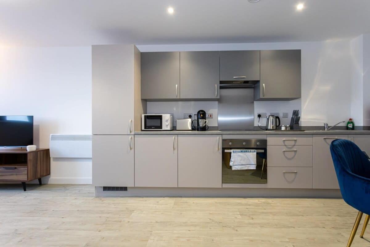 Modern 2 Bed Salford Apartment Stunning Views マンチェスター エクステリア 写真