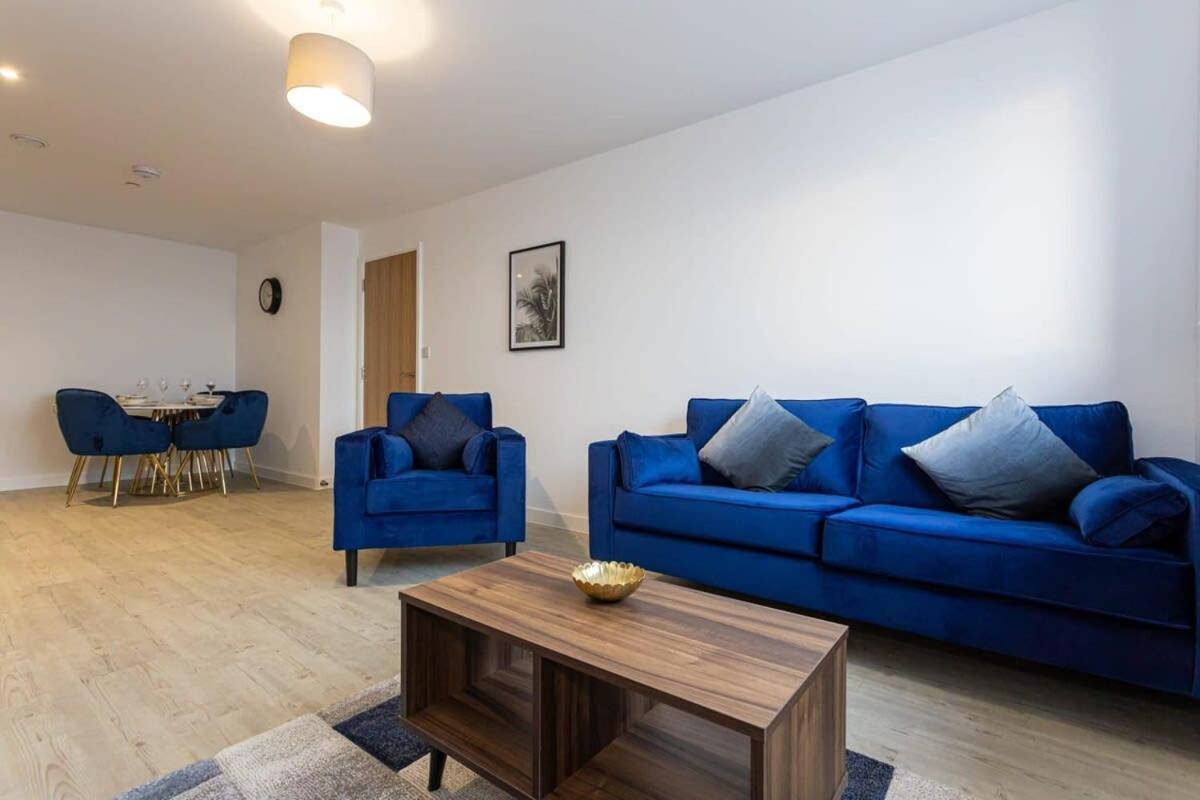 Modern 2 Bed Salford Apartment Stunning Views マンチェスター エクステリア 写真