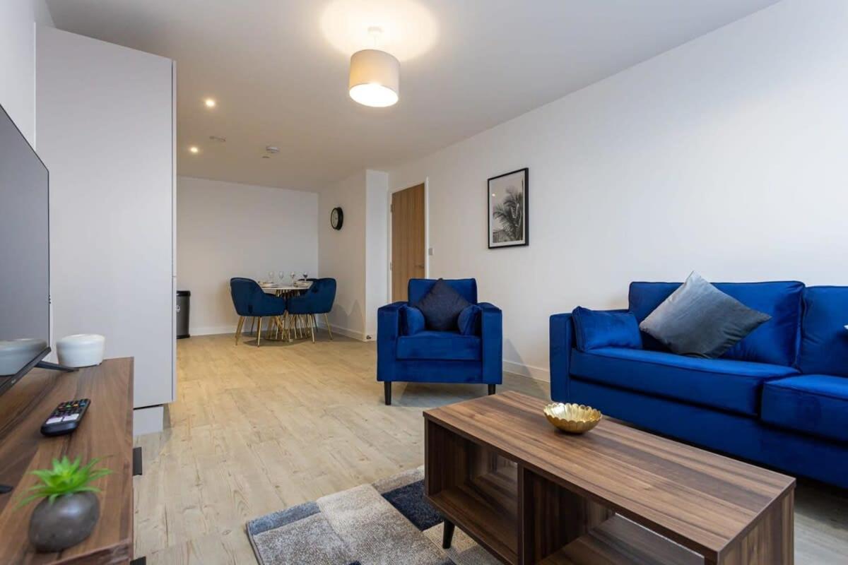 Modern 2 Bed Salford Apartment Stunning Views マンチェスター エクステリア 写真