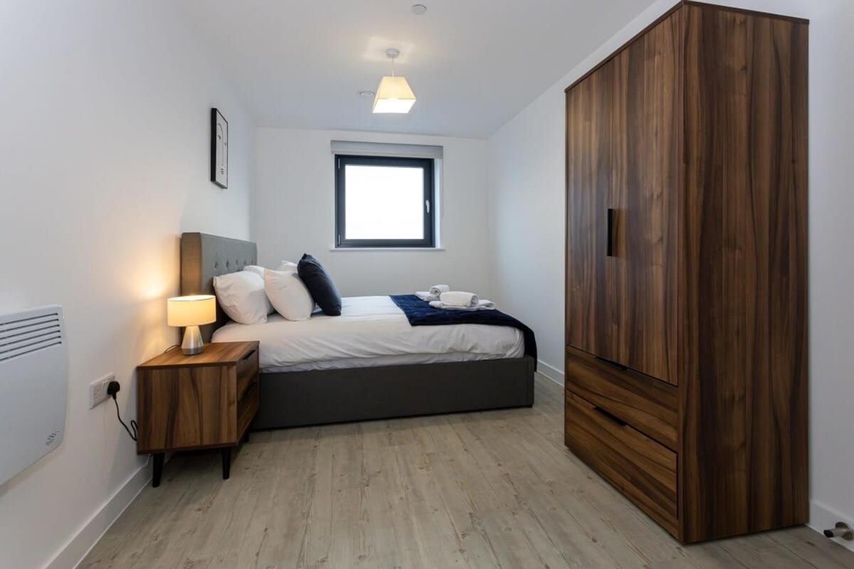 Modern 2 Bed Salford Apartment Stunning Views マンチェスター エクステリア 写真