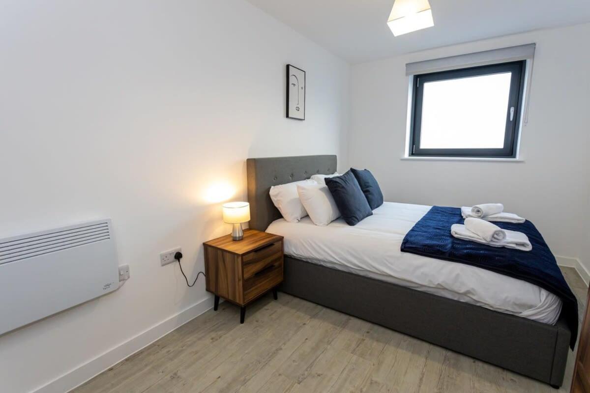 Modern 2 Bed Salford Apartment Stunning Views マンチェスター エクステリア 写真